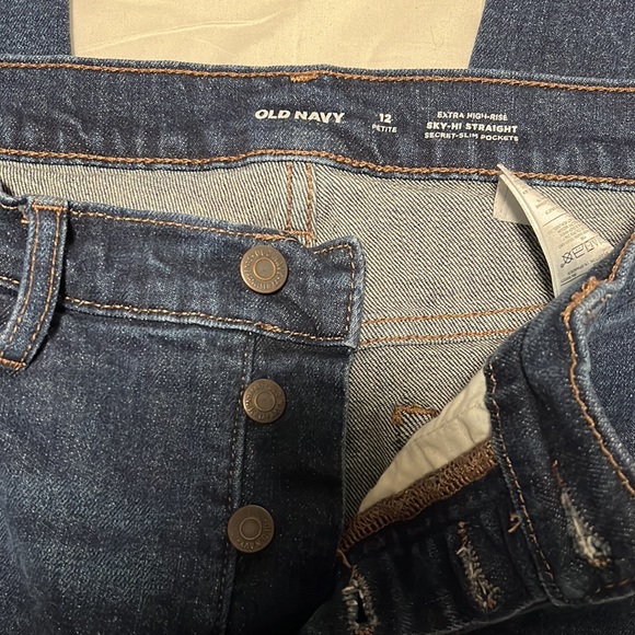 Old Navy Sky-Hi straight Jeans - Picture 3 of 3